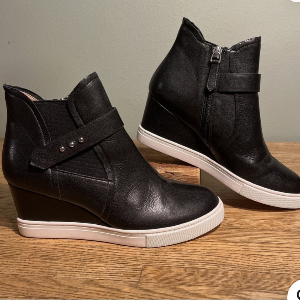 L. Paolo Black Wedge Sneakers with Side Zipper and Buckle